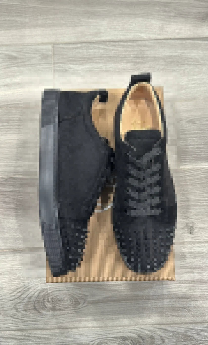 Black spikes